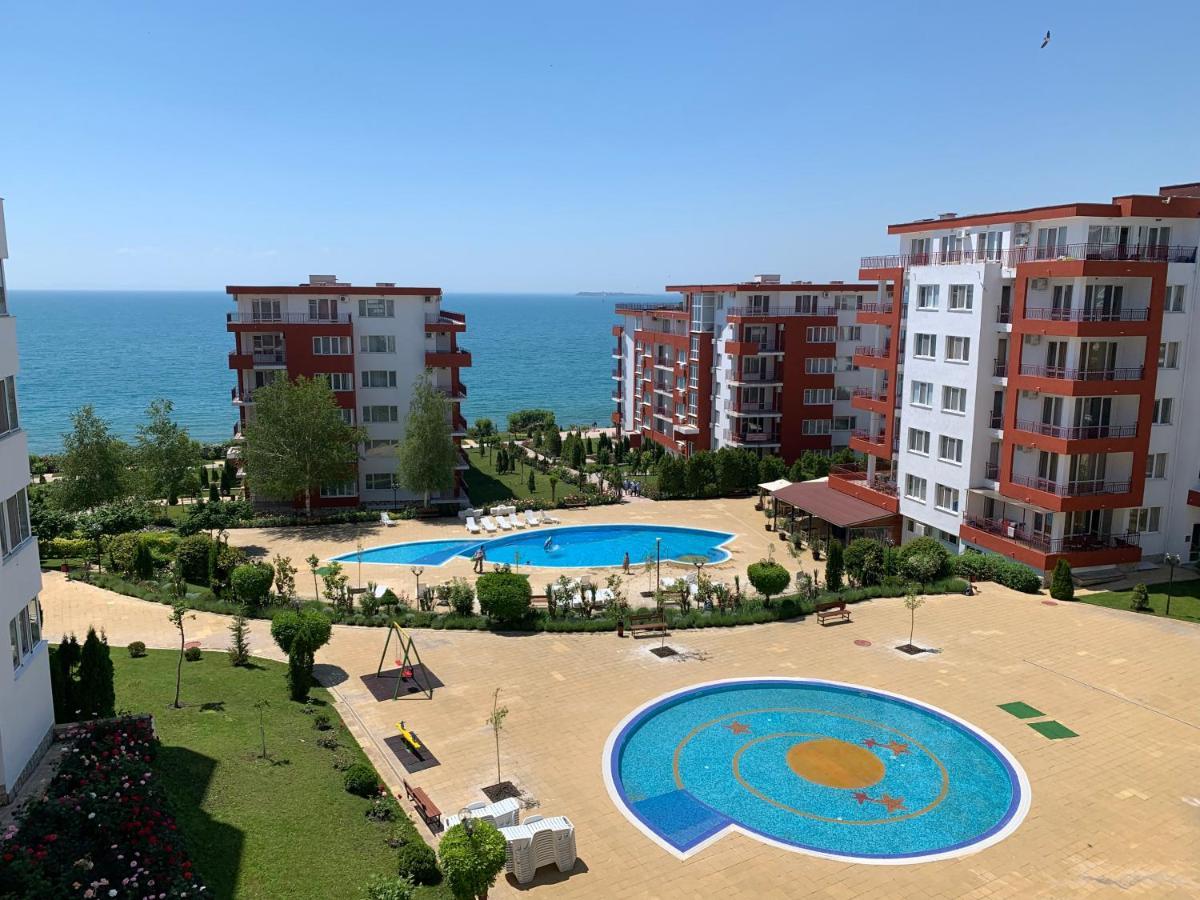 Kalina Private Apartments In Marina View Fort Beach, Свети Влас Екстериор снимка
