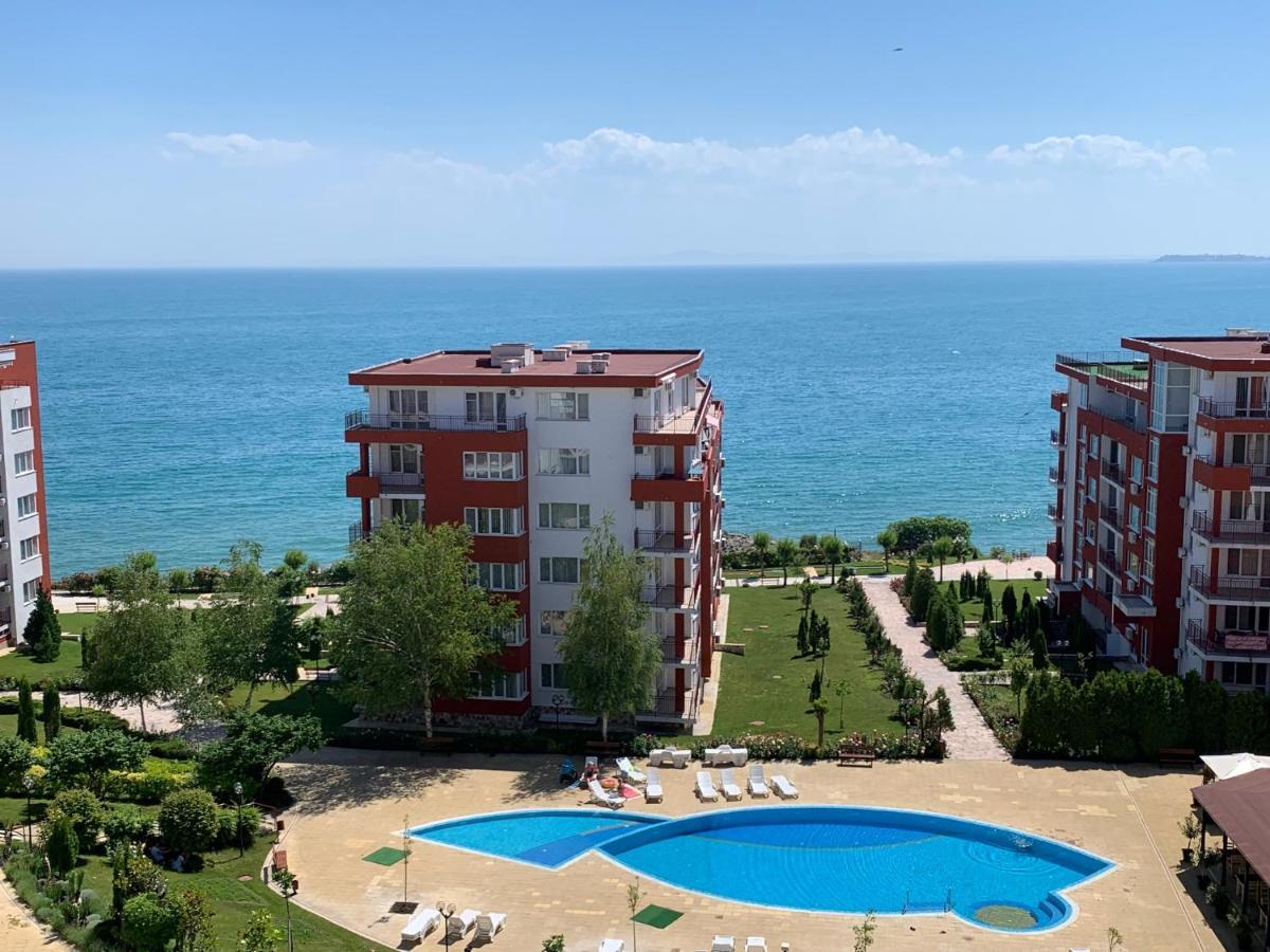 Kalina Private Apartments In Marina View Fort Beach, Свети Влас Екстериор снимка